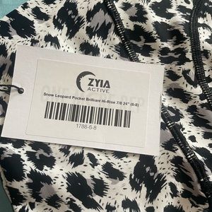 Zyia snow leopard brilliant leggings